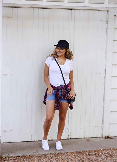 denim shorts outfit ideas with sneakers